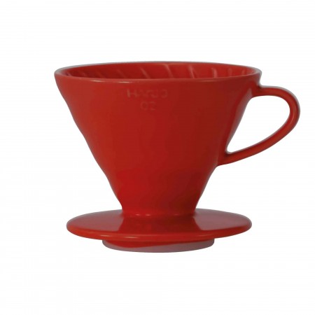 Dripper Hario en porcelaine rouge sur fond blanc